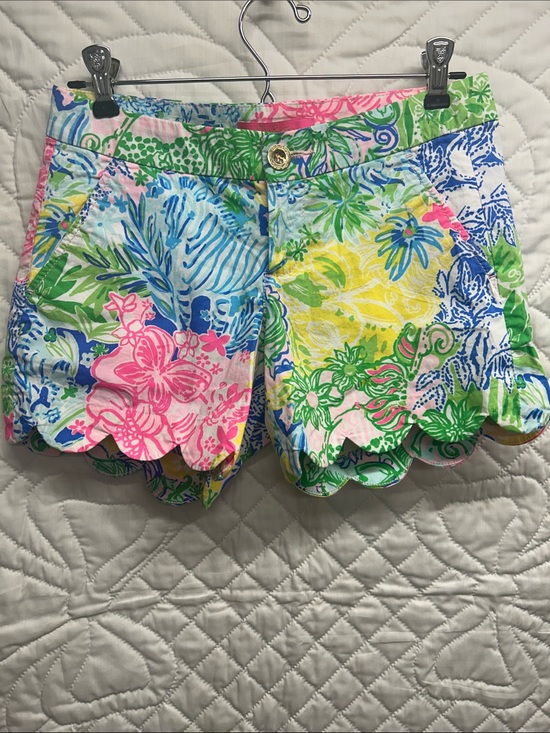Lilly Pulitzer Pants - Lilly Pulitzer Floral Scallop Hem Women's Shorts - Multicolor